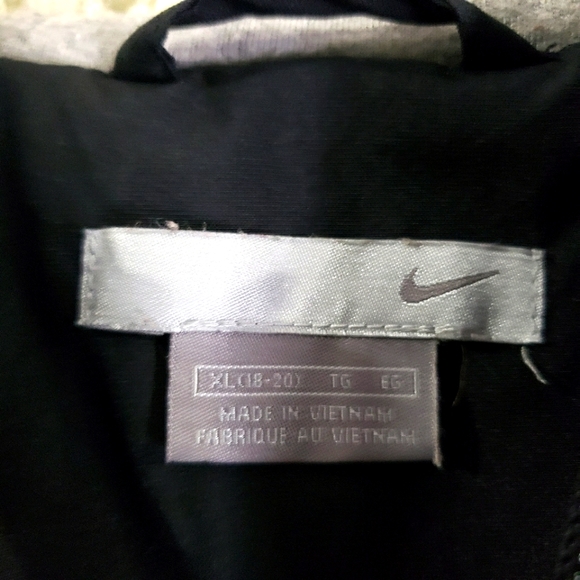 NIke Vintage 90's Windbreaker Jacket - Picture 4 of 8